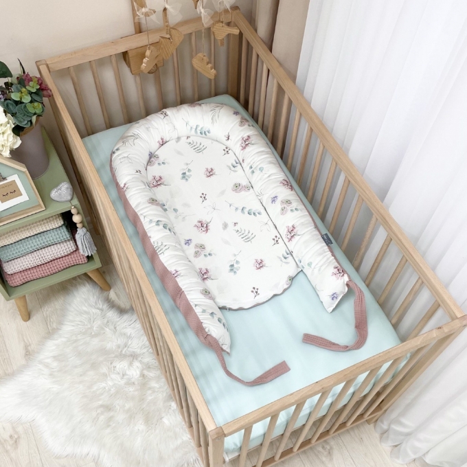 Protectie somn – Baby Nest vafe cu mix de flori- roz pudra (9)